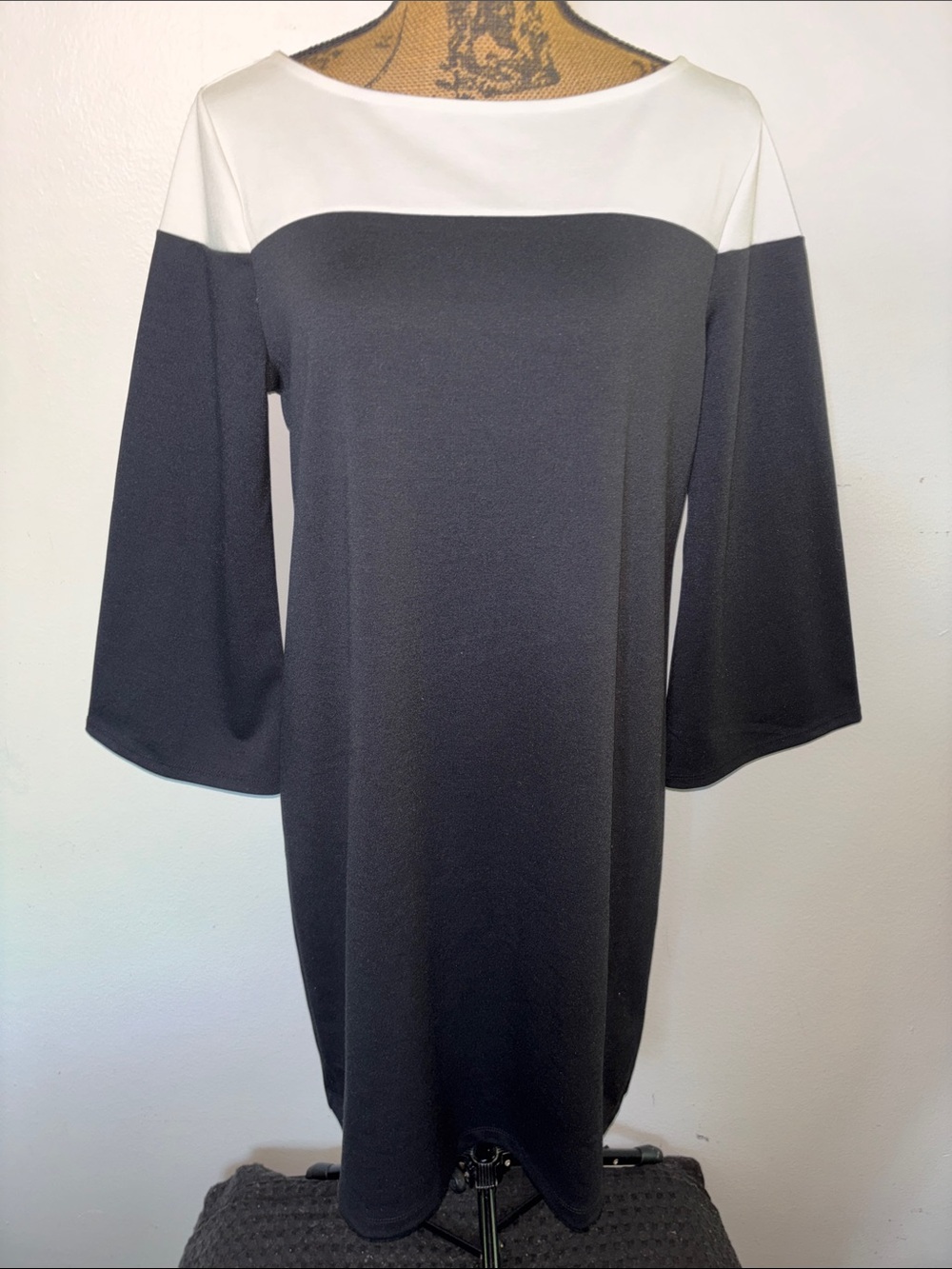 GAP Sz M Black and White Colorblock Shift Dress